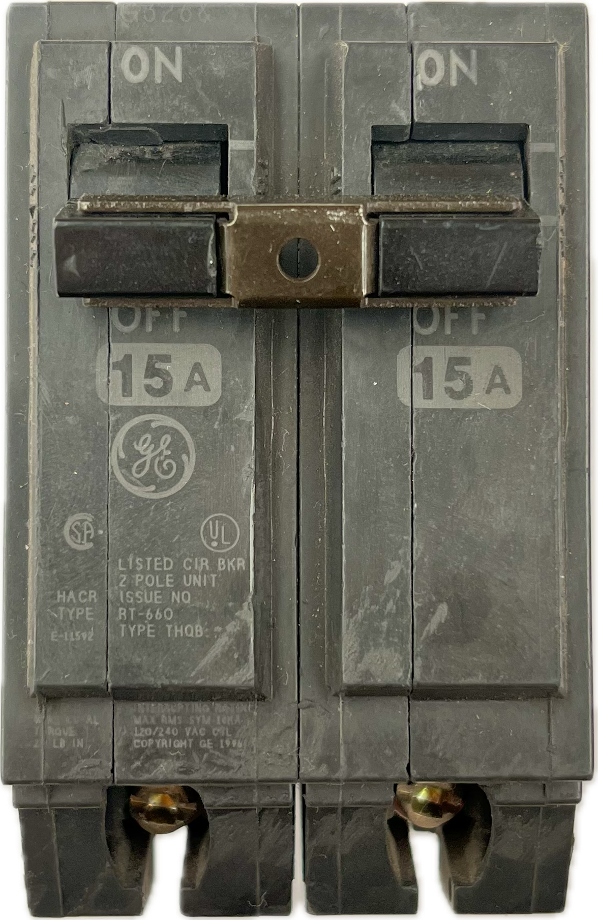 Featured image for “THQB 2115 Interruptor Atornillable  2P 15A GE”